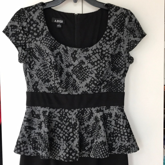 🌴🌴 A Byer dress - Picture 1 of 4